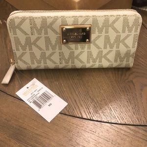 Michael Kors jet set wallet in vanilla